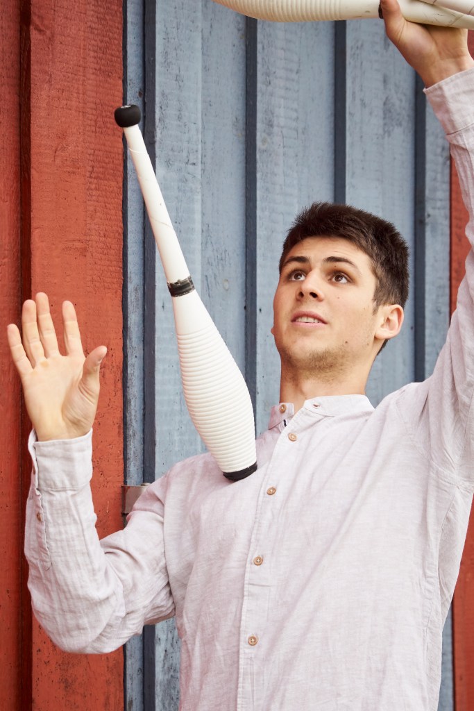 Matthes Speidel juggler juggling