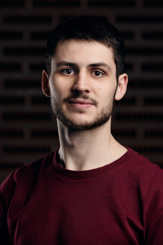 Matthes Speidel Juggler Headshot 